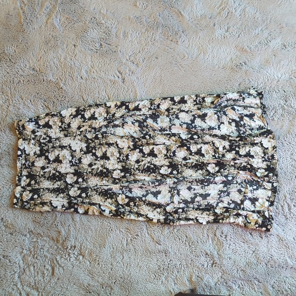 Black and white double front slit maxi skirt with back zipper closing. - Picture 1 of 2